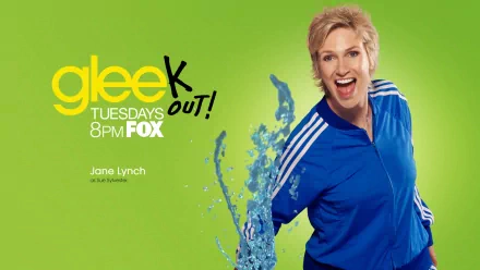 HD PC desktop wallpaper for TV show Glee: smiling woman in a blue tracksuit against a bright green background with the Glee logo and a dynamic splash of water.