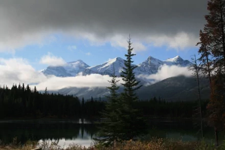  Cloudy Rockies