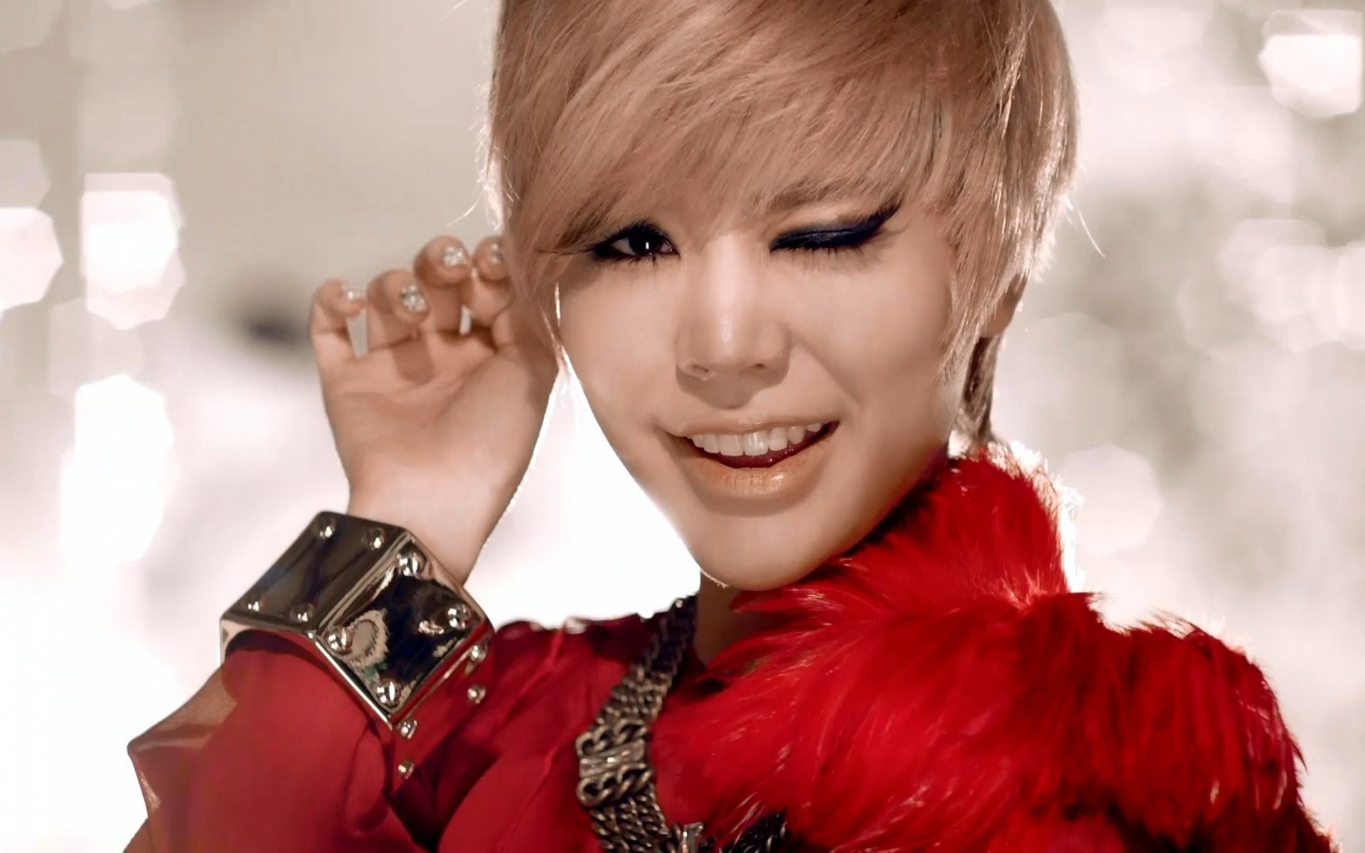 HD PC desktop wallpaper featuring a cute Asian woman, Lee Soon-kyu, with short blonde hair and a stylish red feathered outfit.