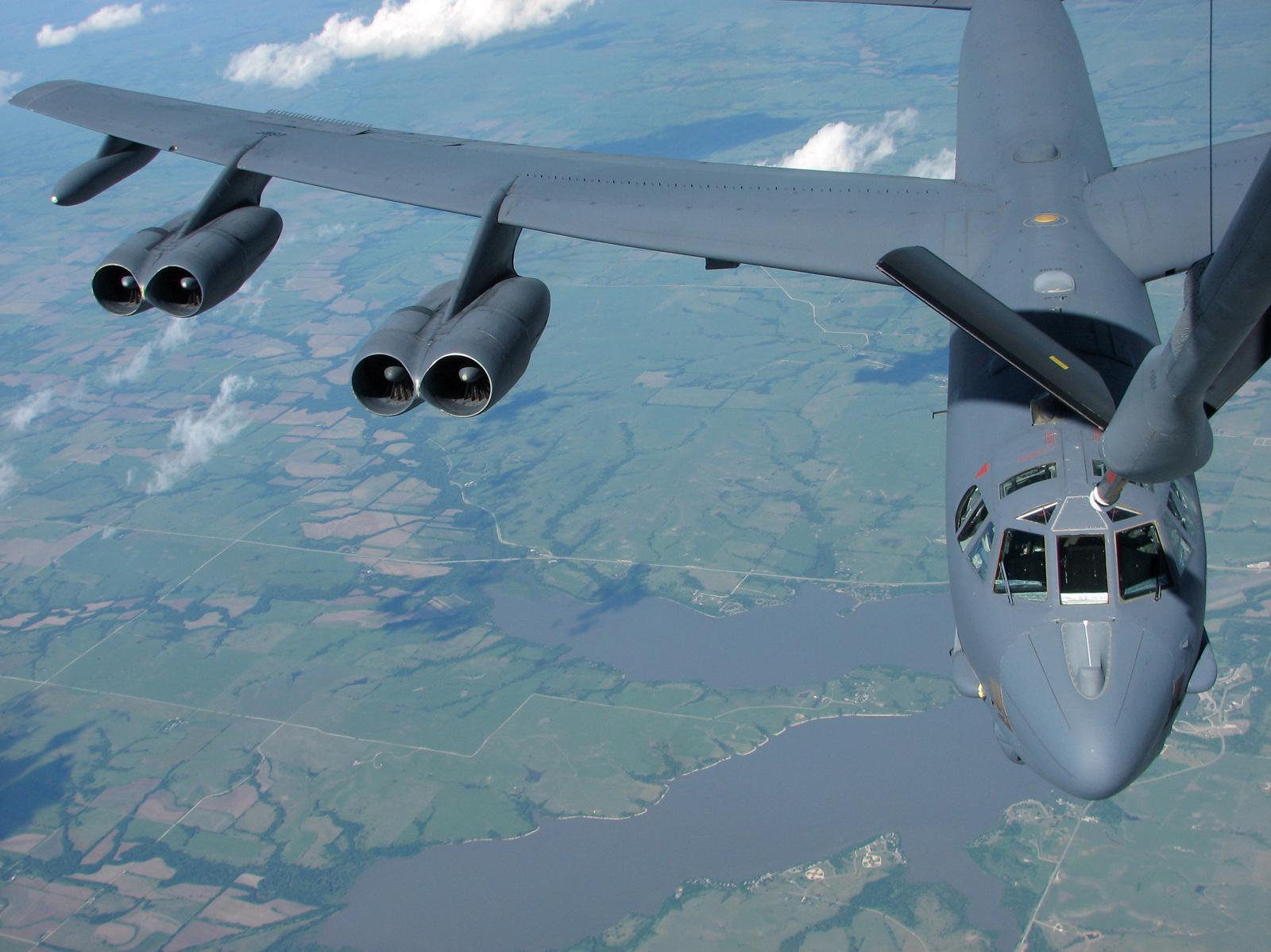 Military Boeing B-52 Stratofortress HD Wallpaper | Background Image