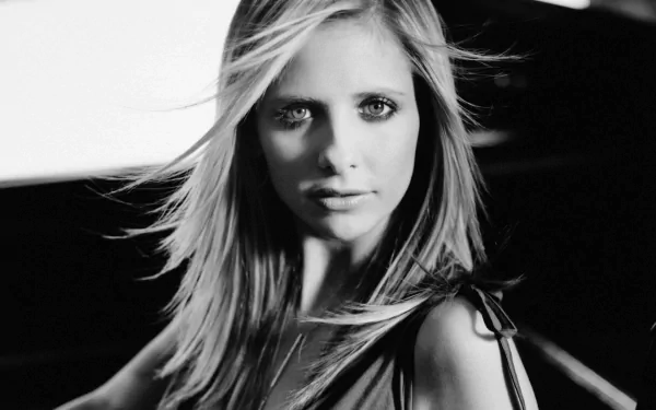 A striking black-and-white HD desktop wallpaper featuring Sarah Michelle Gellar, showcasing her captivating gaze and flowing hair in a stylish pose.