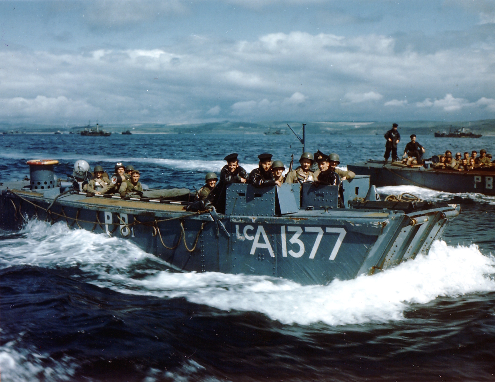 British LCA 1377 with US soldiers on a naval mission.