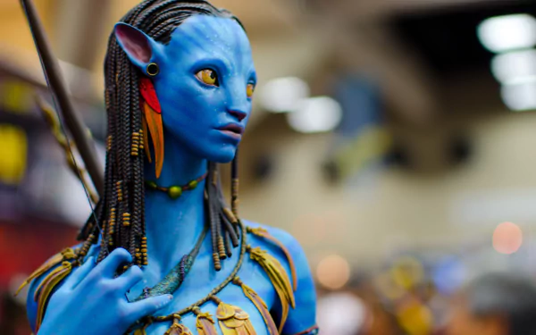 4K Ultra HD PC desktop wallpaper featuring a detailed close-up of a blue-skinned character from the movie Avatar with braided hair and vibrant yellow eyes.