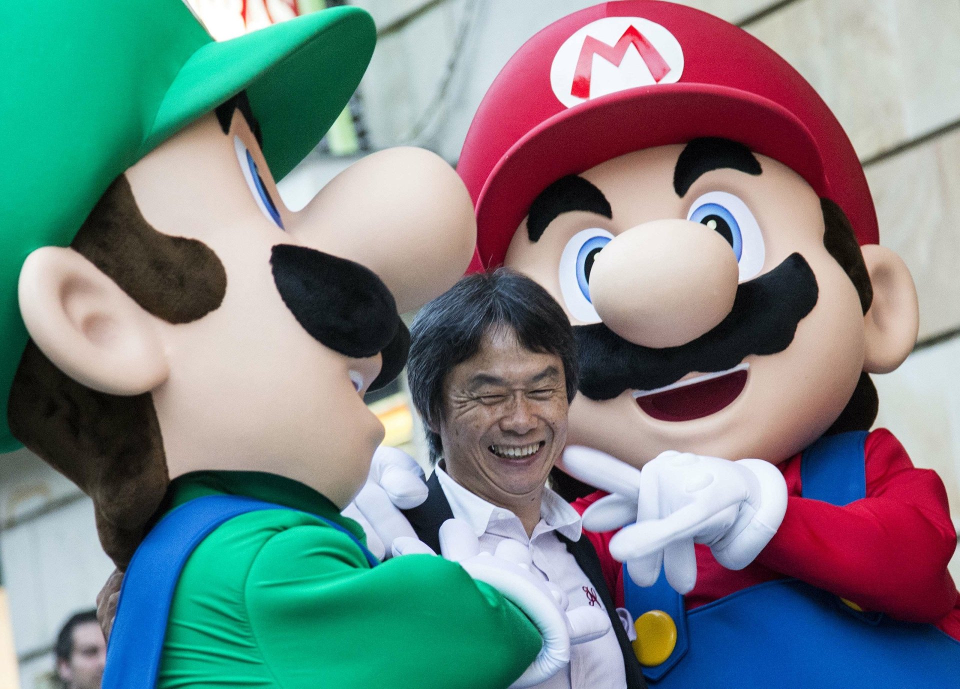 Shigeru Miyamoto Nintendo GIF - Shigeru Miyamoto Nintendo Thumbs