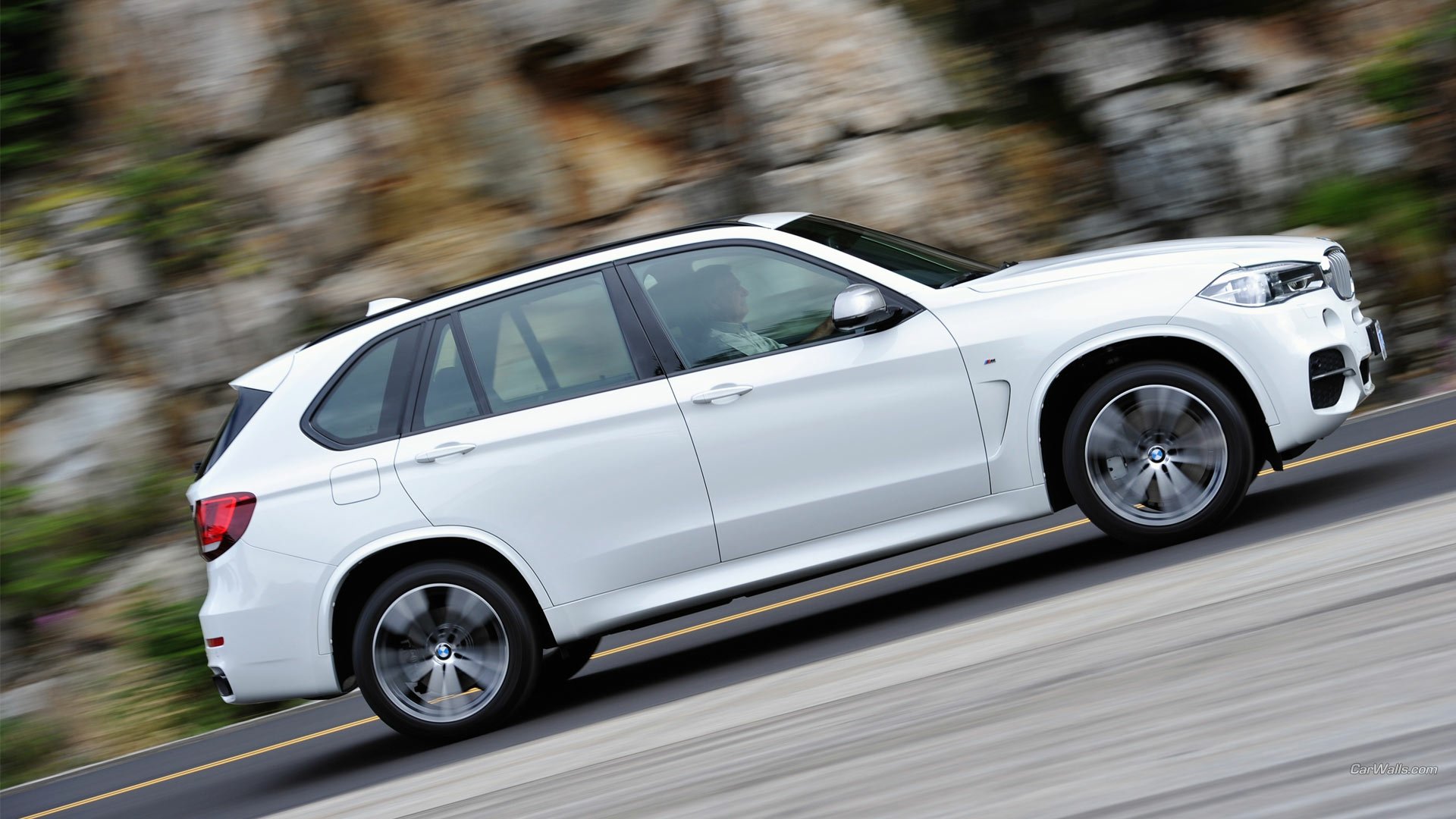 Download Vehicle 2014 BMW X5 M50d HD Wallpaper