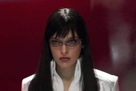 HD PC desktop wallpaper featuring Milla Jovovich as her character from the movie Ultraviolet, set against a dark red background.