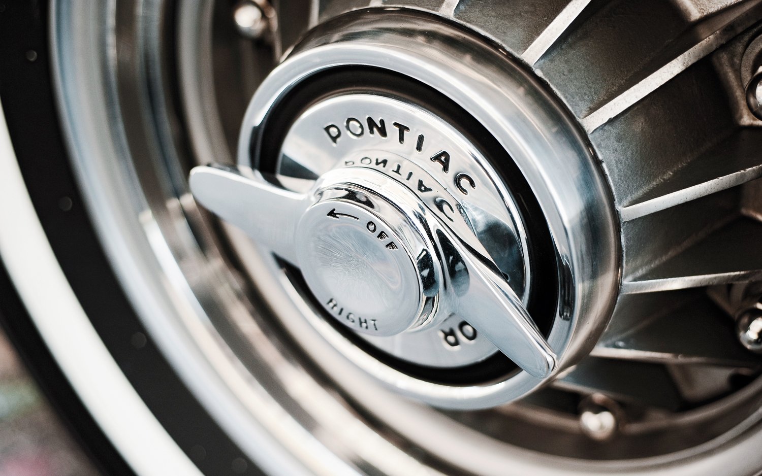 Download Vehicle Pontiac Wallpaper