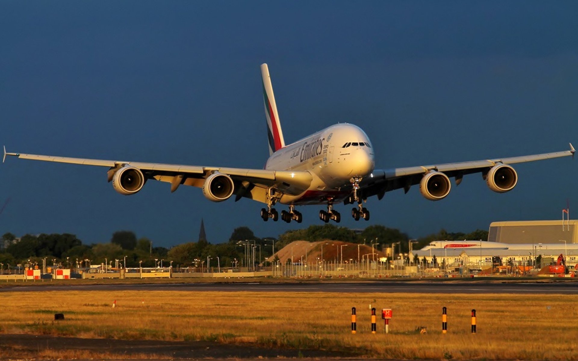 Аэробус фото. Airbus a380 Emirates 4к. Airbus a380 HD. Airbus a340. A380-800 Hifly.