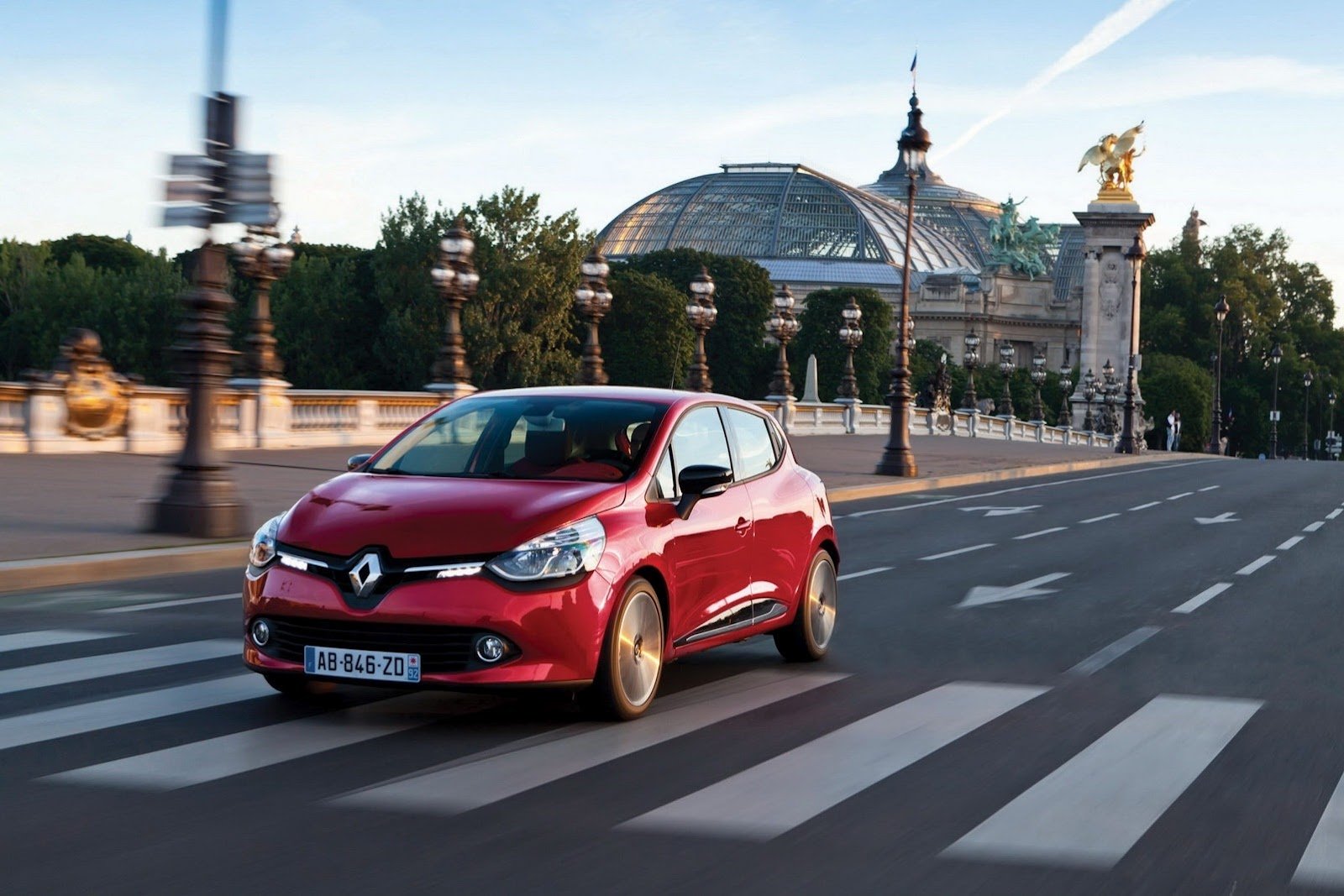 Download Renault Vehicle Renault Clio Wallpaper