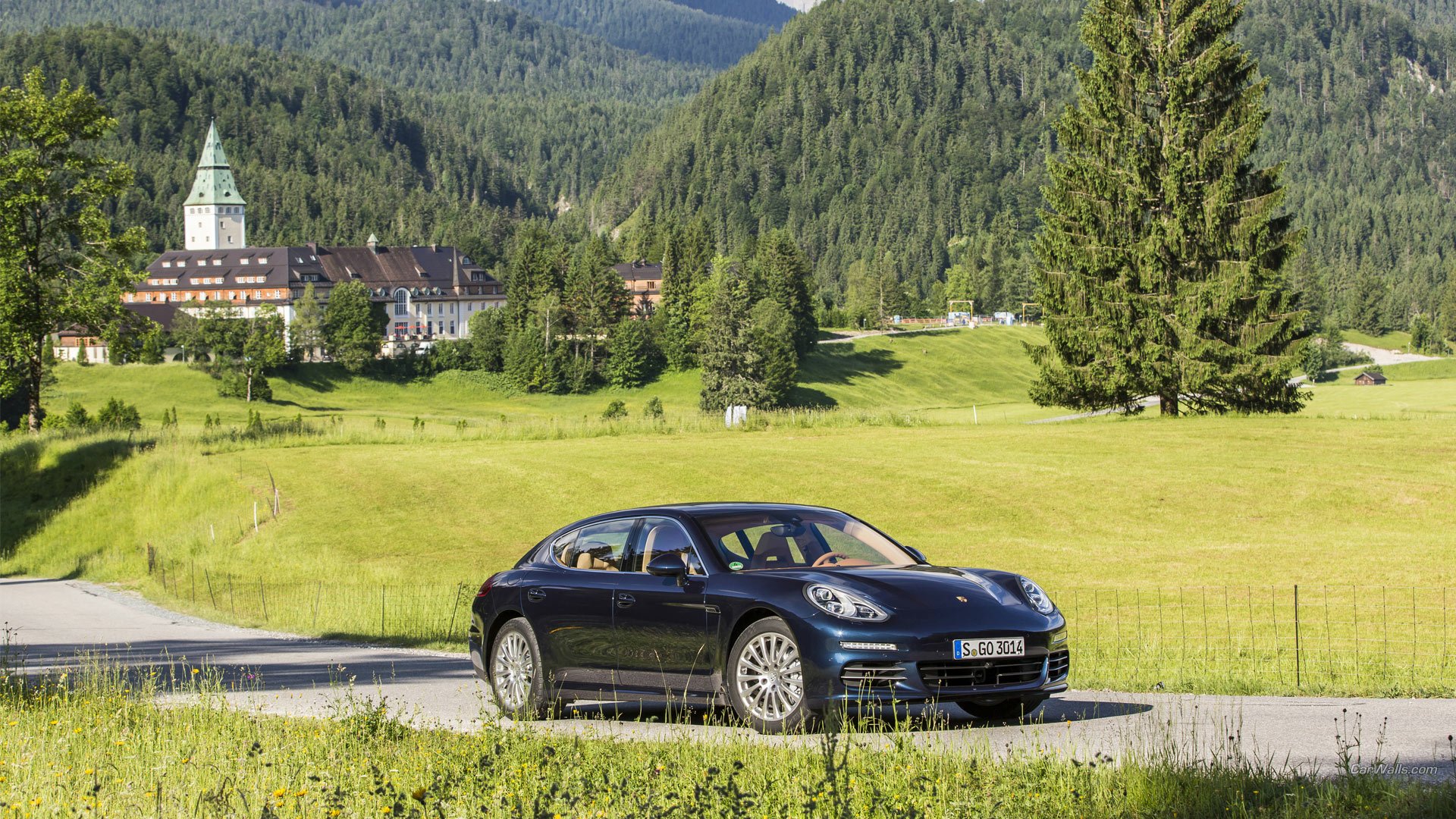 Download Vehicle Porsche Panamera 4S HD Wallpaper