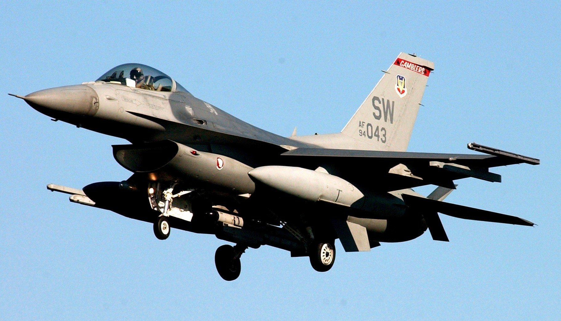 Download Military General Dynamics F-16 Fighting Falcon Wallpaper