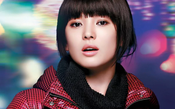 HD desktop wallpaper featuring Korean celebrity Song Hye Kyo, showcasing her captivating expression against a colorful abstract background.