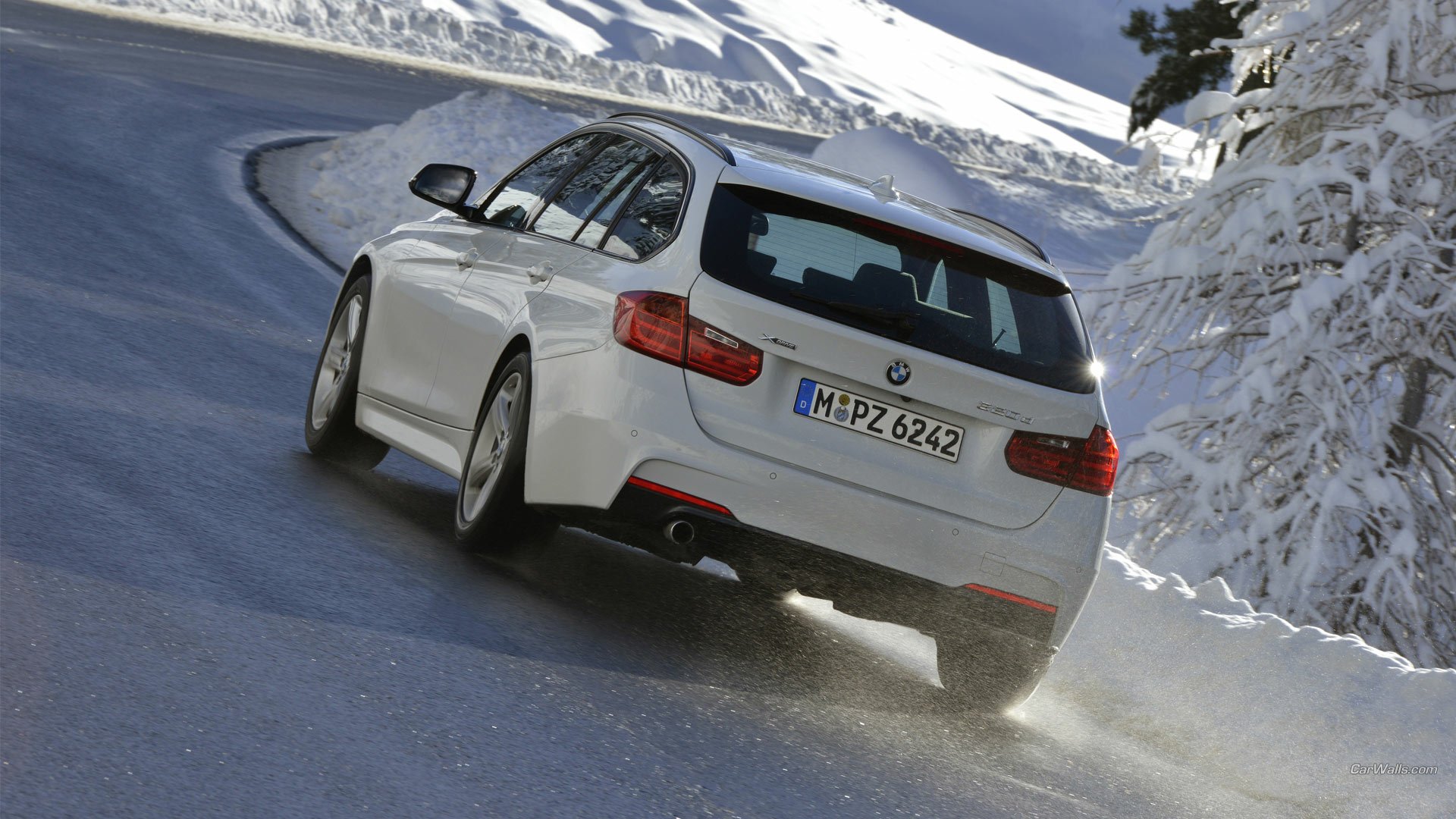 Download Vehicle 2013 BMW 320d HD Wallpaper