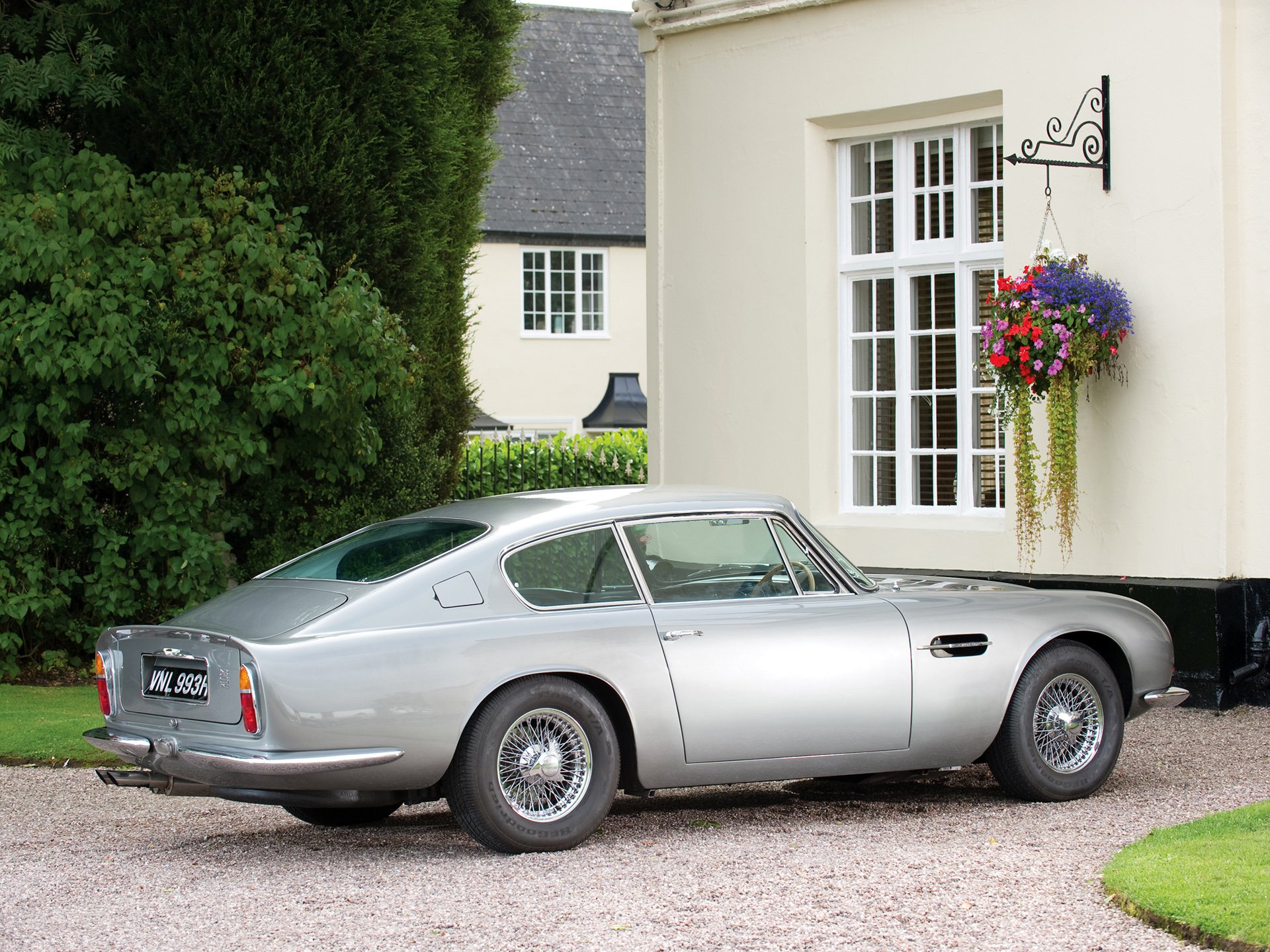 Download Aston Martin Vehicle Aston Martin DB6 HD Wallpaper