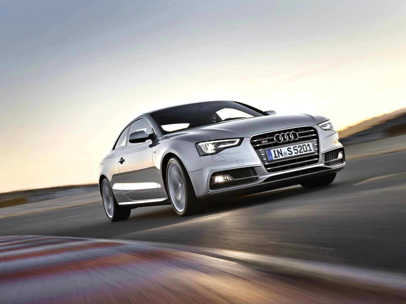 Audi S5 Wallpaper and Background Image | 1600x1200