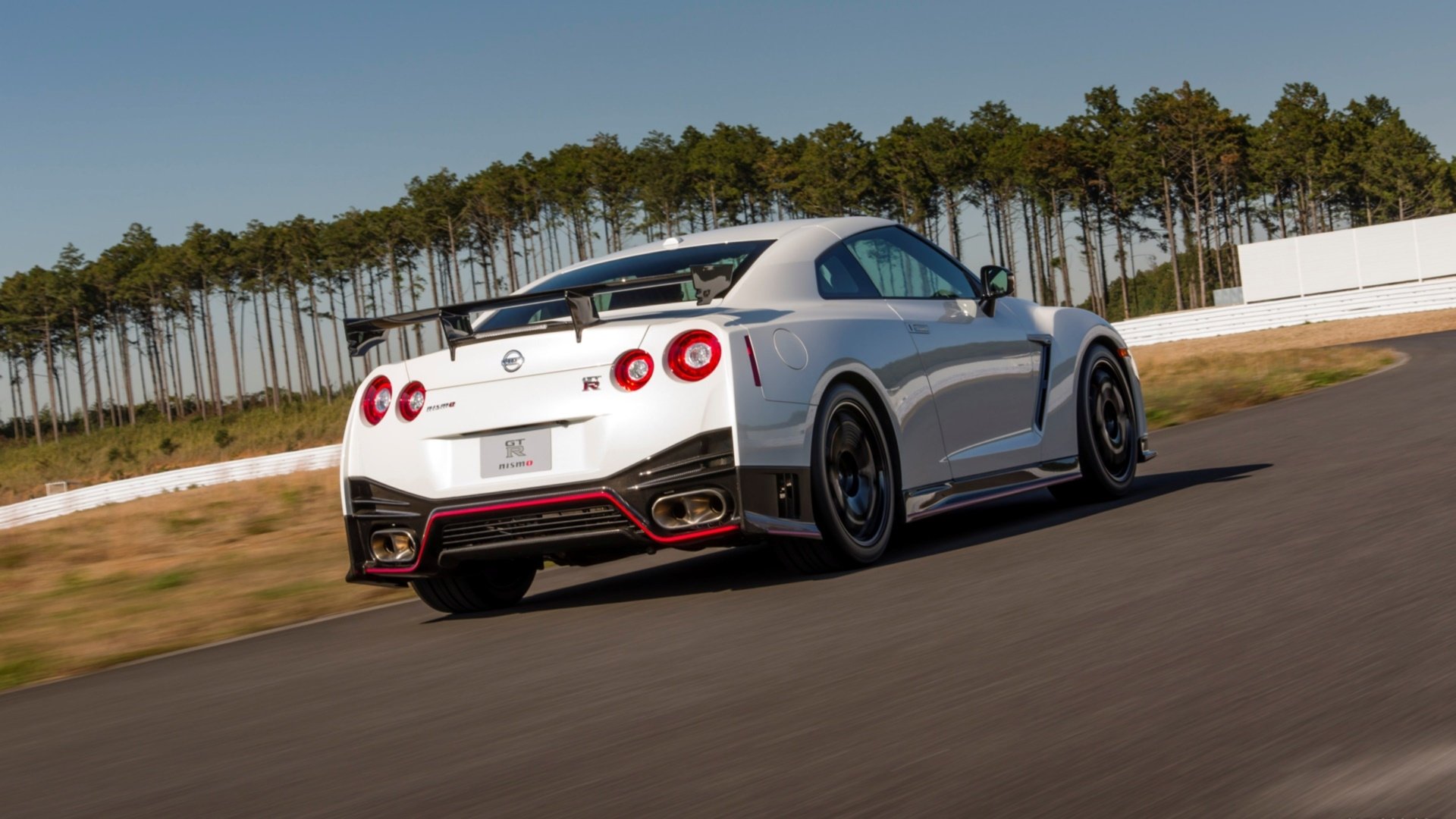 Download Vehicle Nissan GT-R Nismo HD Wallpaper