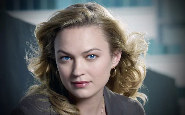 HD desktop wallpaper featuring English actress Sophia Myles, showcasing her striking blue eyes and wavy blonde hair in a sophisticated pose.