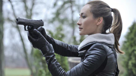  Maggie Q