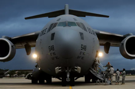 military Boeing C-17 Globemaster III HD Desktop Wallpaper | Background Image