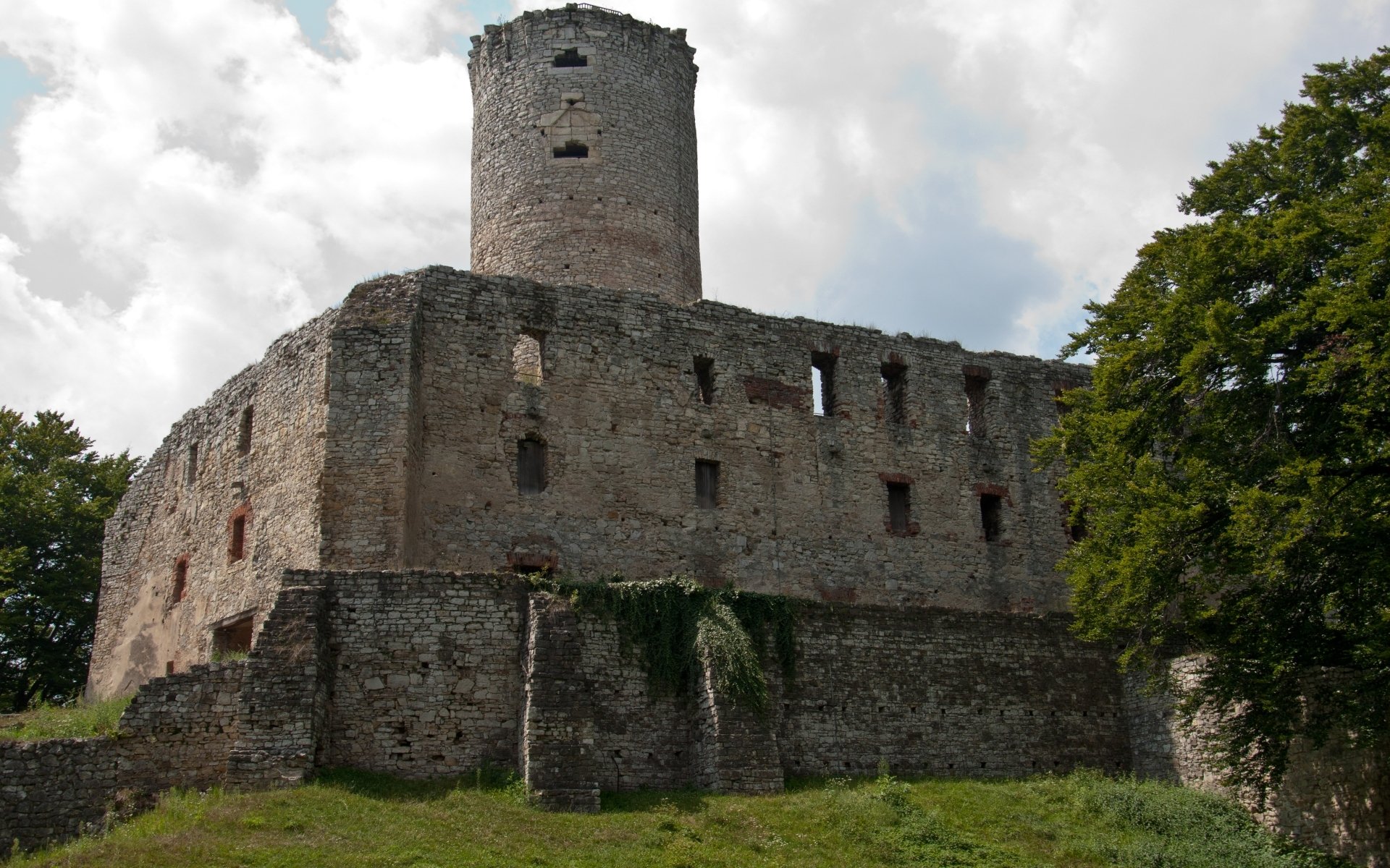 Download Man Made Lipowiec Castle HD Wallpaper