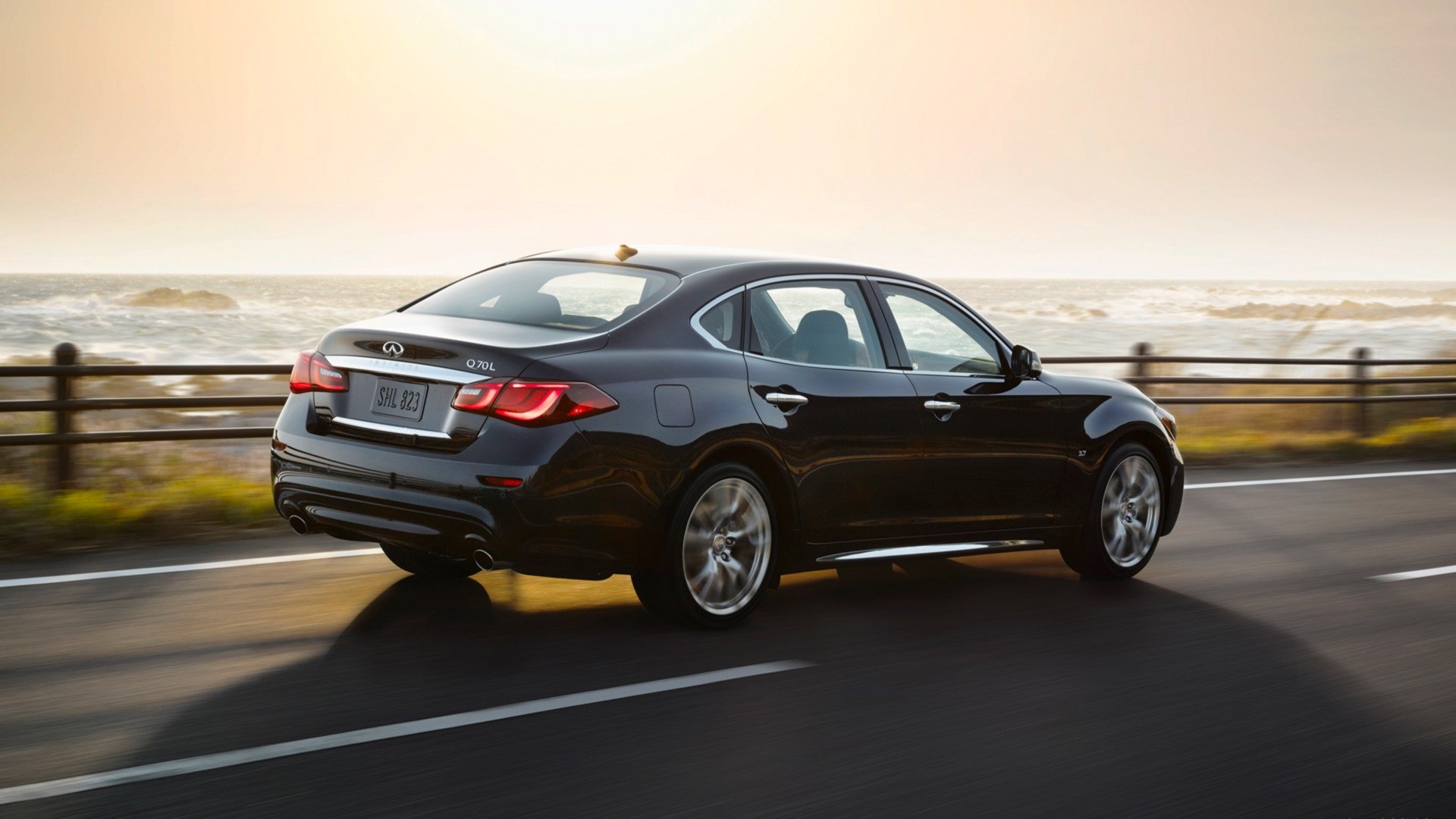 Download Vehicle 2015 Infiniti Q70 HD Wallpaper