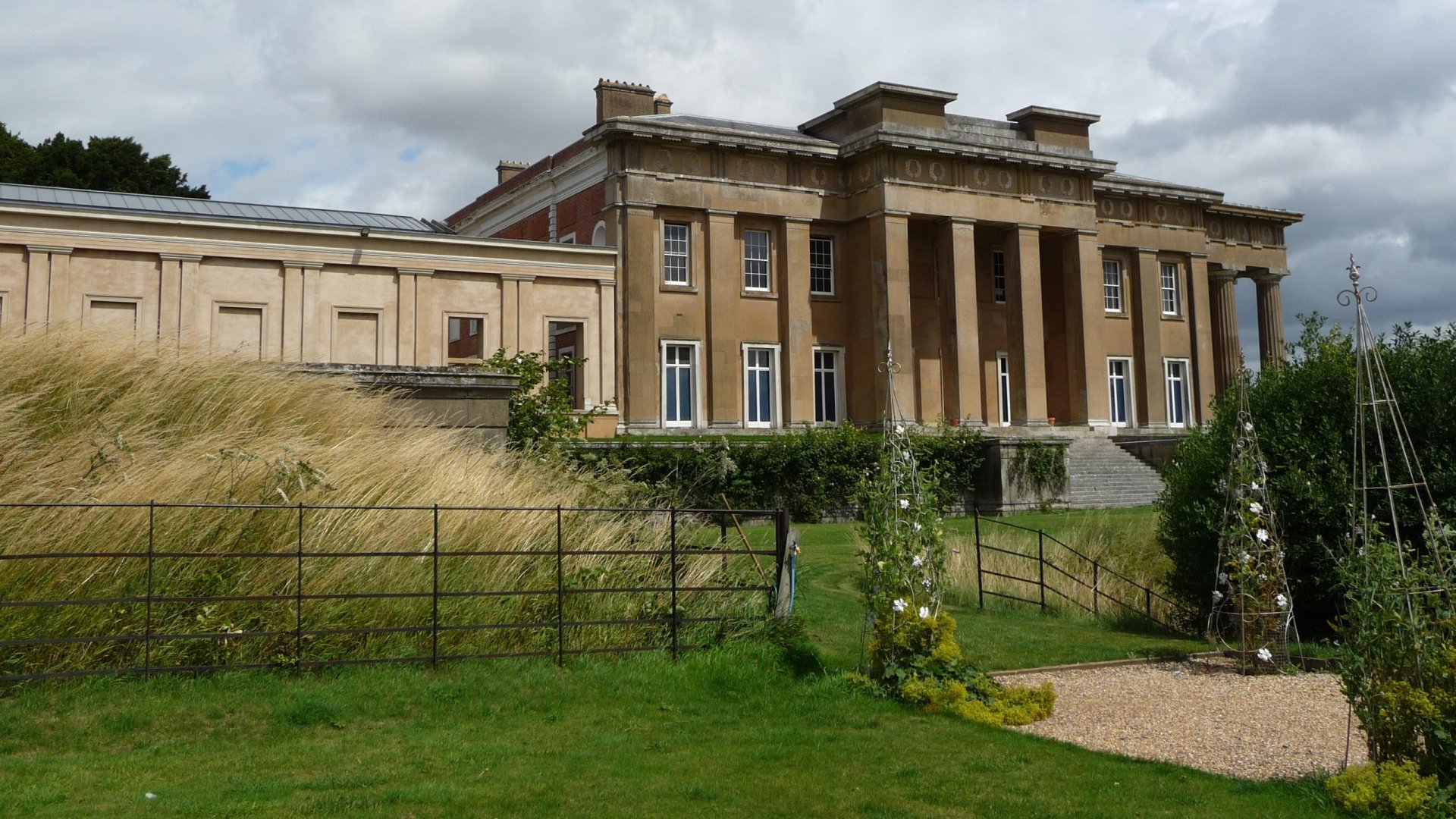 Download Man Made The Grange, Northington HD Wallpaper