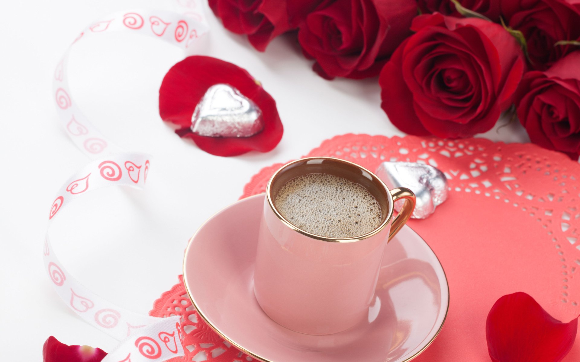 2K Quad HD PC desktop wallpaper: pink coffee cup on a saucer with heart-shaped chocolates and red roses on a white and pink background — food, coffee.
