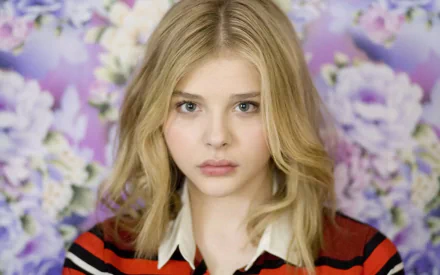 HD desktop wallpaper of celebrity Chloë Grace Moretz, featuring a close-up against a vibrant floral background.