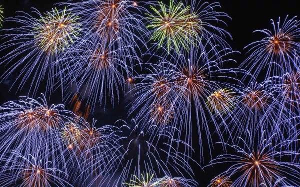 A vibrant 4th of July fireworks display bursting in a night sky, serving as an HD desktop wallpaper background.