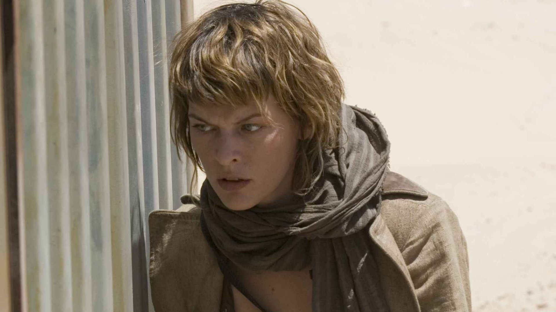 HD PC desktop wallpaper featuring Milla Jovovich in a scene from the movie Resident Evil: Extinction, showcasing her intense and determined expression.