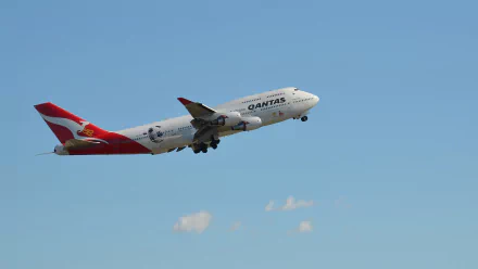  VH-OEJ Boeing 747-438ER Qantas Over Sydney Airport