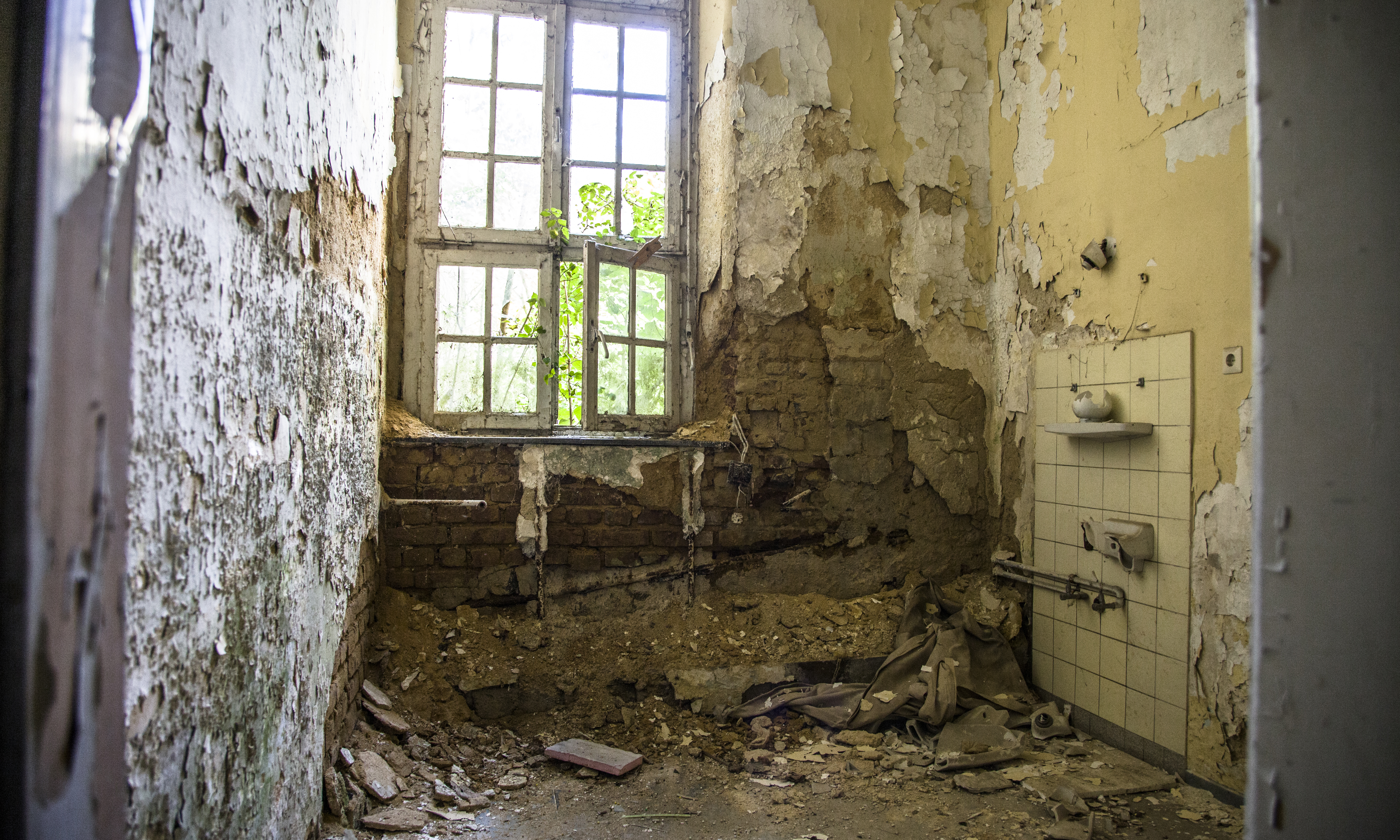 Man Made Ruin HD Wallpaper | Background Image
