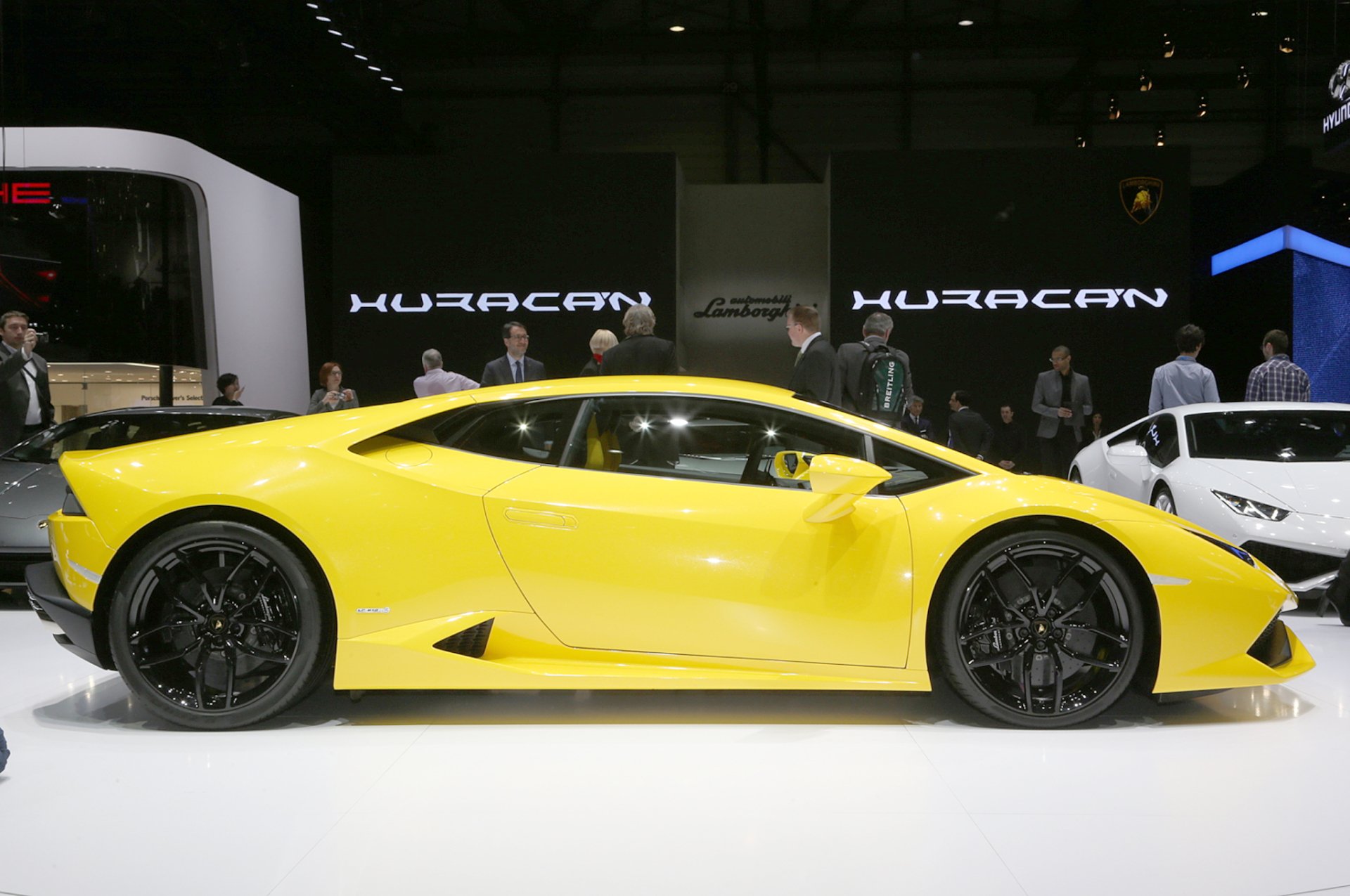 Download Vehicle Lamborghini Huracan HD Wallpaper