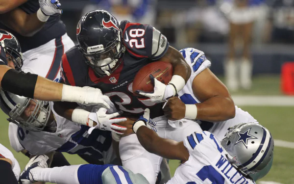 4K Ultra HD PC desktop wallpaper — football sports action: a running back in a red jersey powering through multiple tackles on the gridiron.