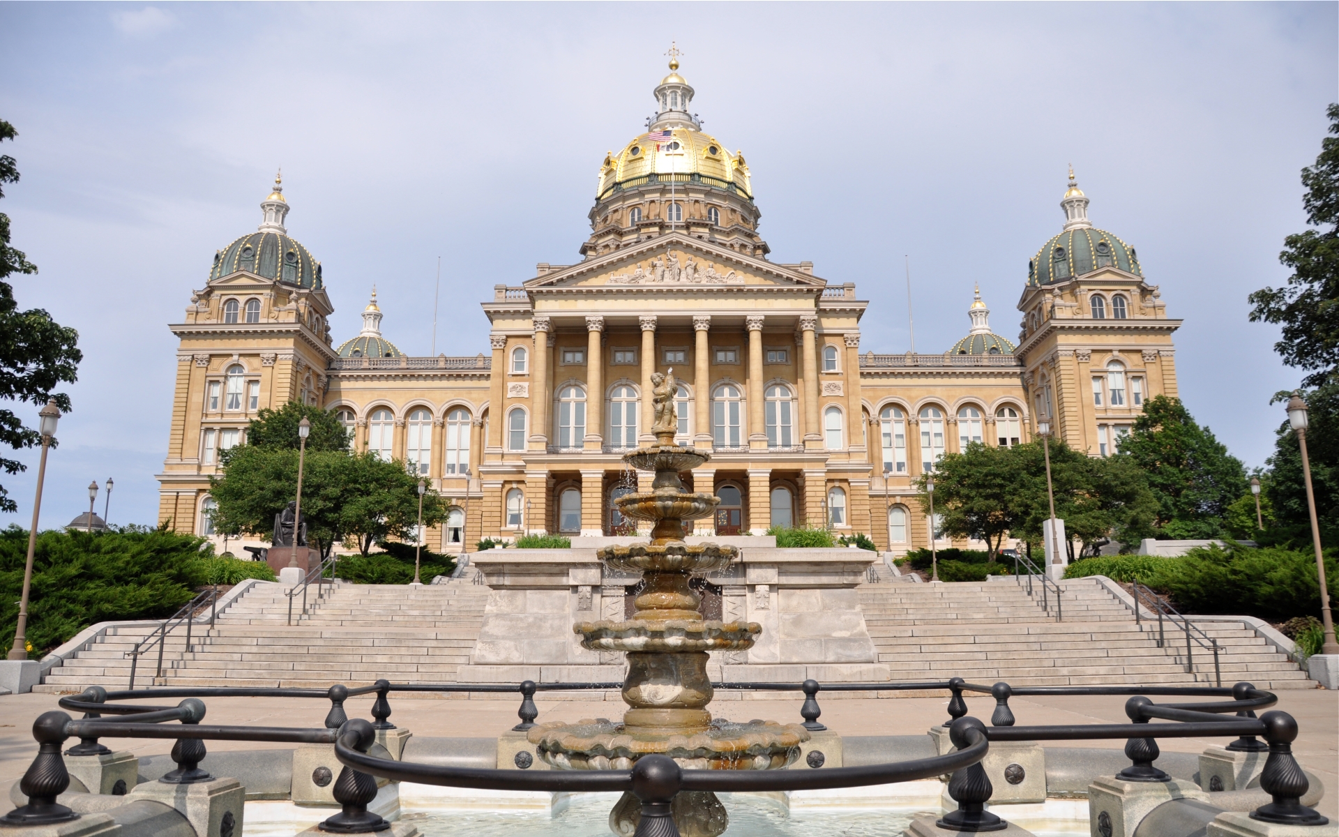 Iowa State Capitol HD Wallpaper