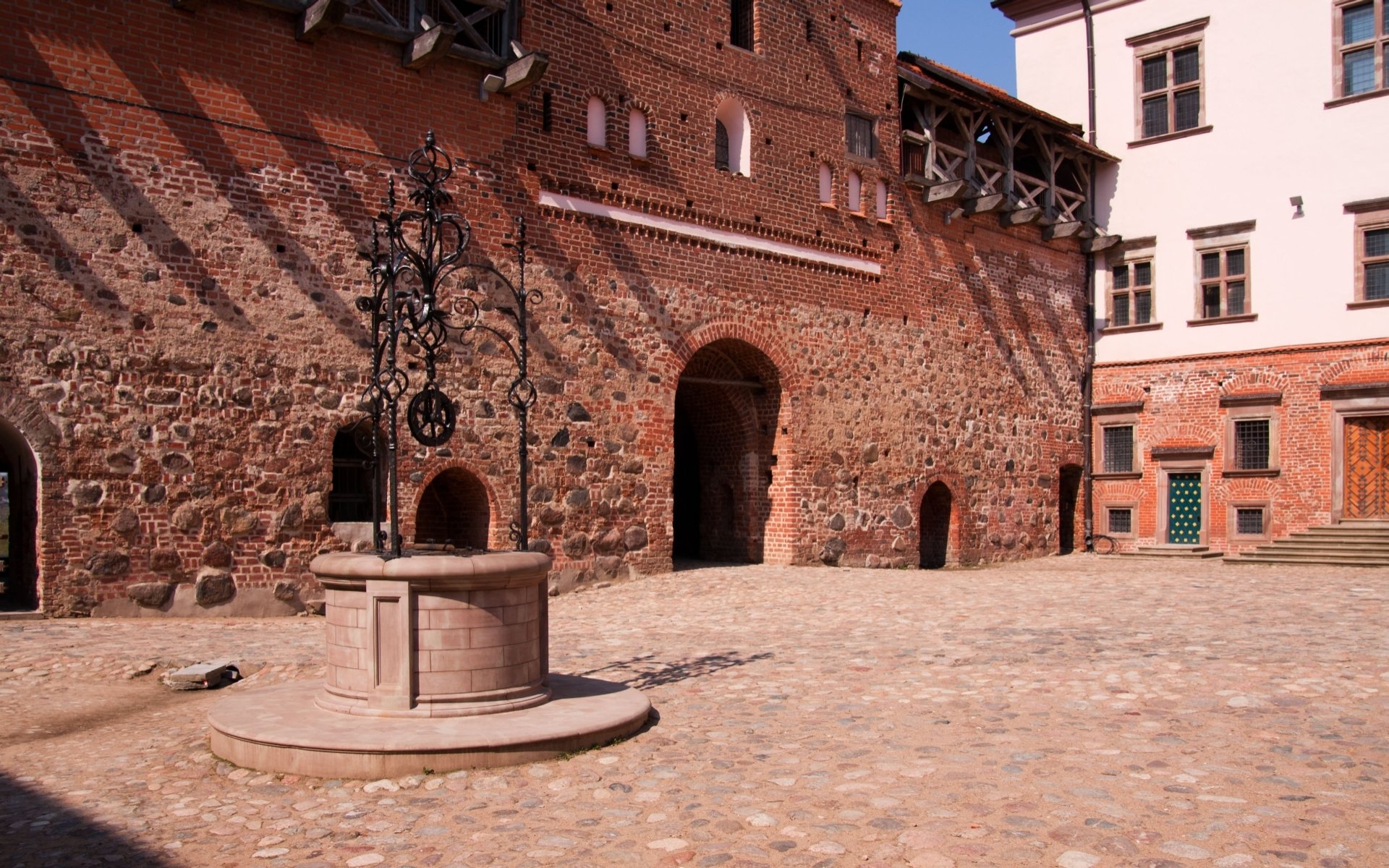 Download Man Made Mirsky Castle HD Wallpaper