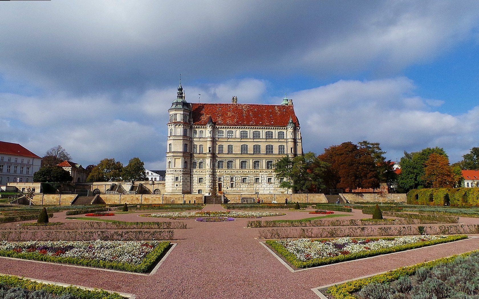 Download Man Made Güstrow Palace Wallpaper
