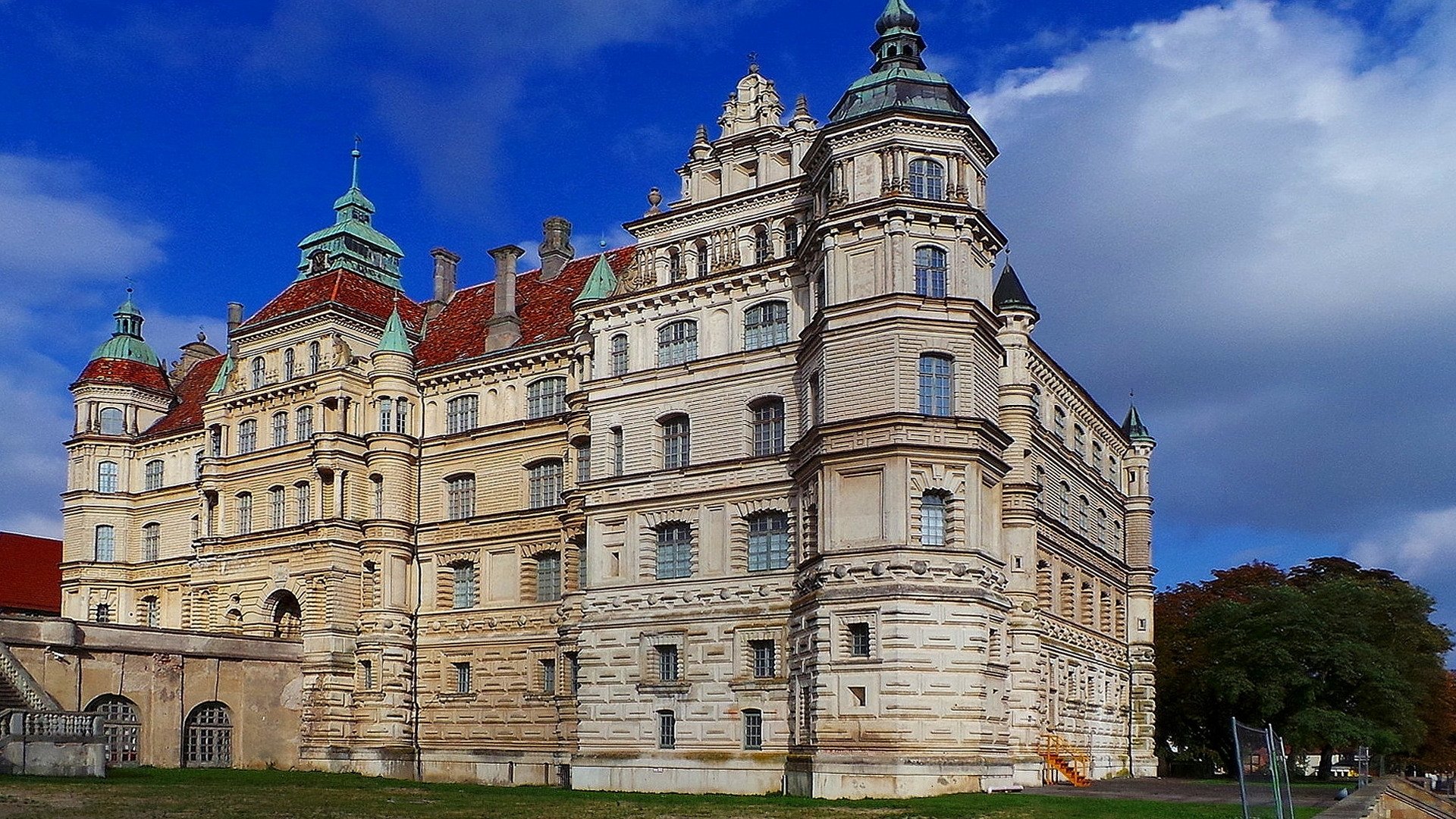 Download Man Made Güstrow Palace HD Wallpaper