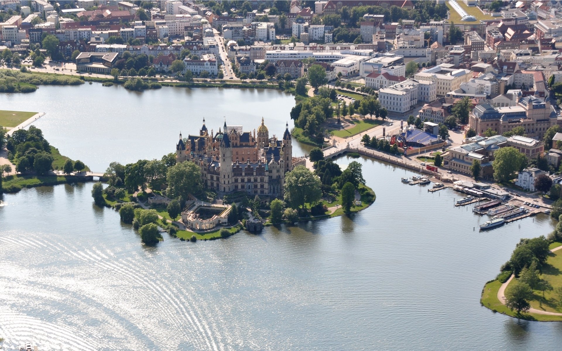 Download Man Made Schwerin Palace HD Wallpaper