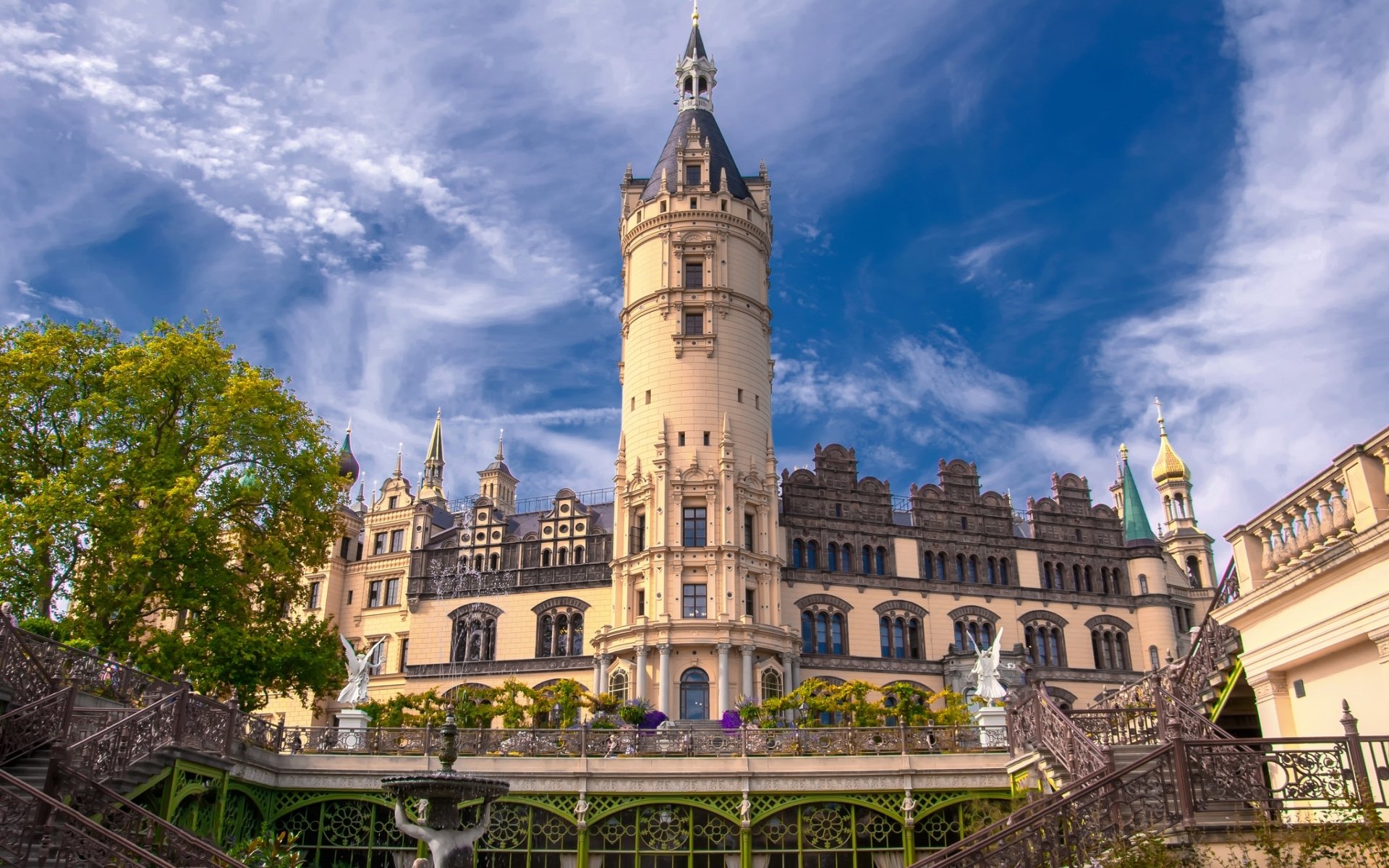 Download Man Made Schwerin Palace HD Wallpaper