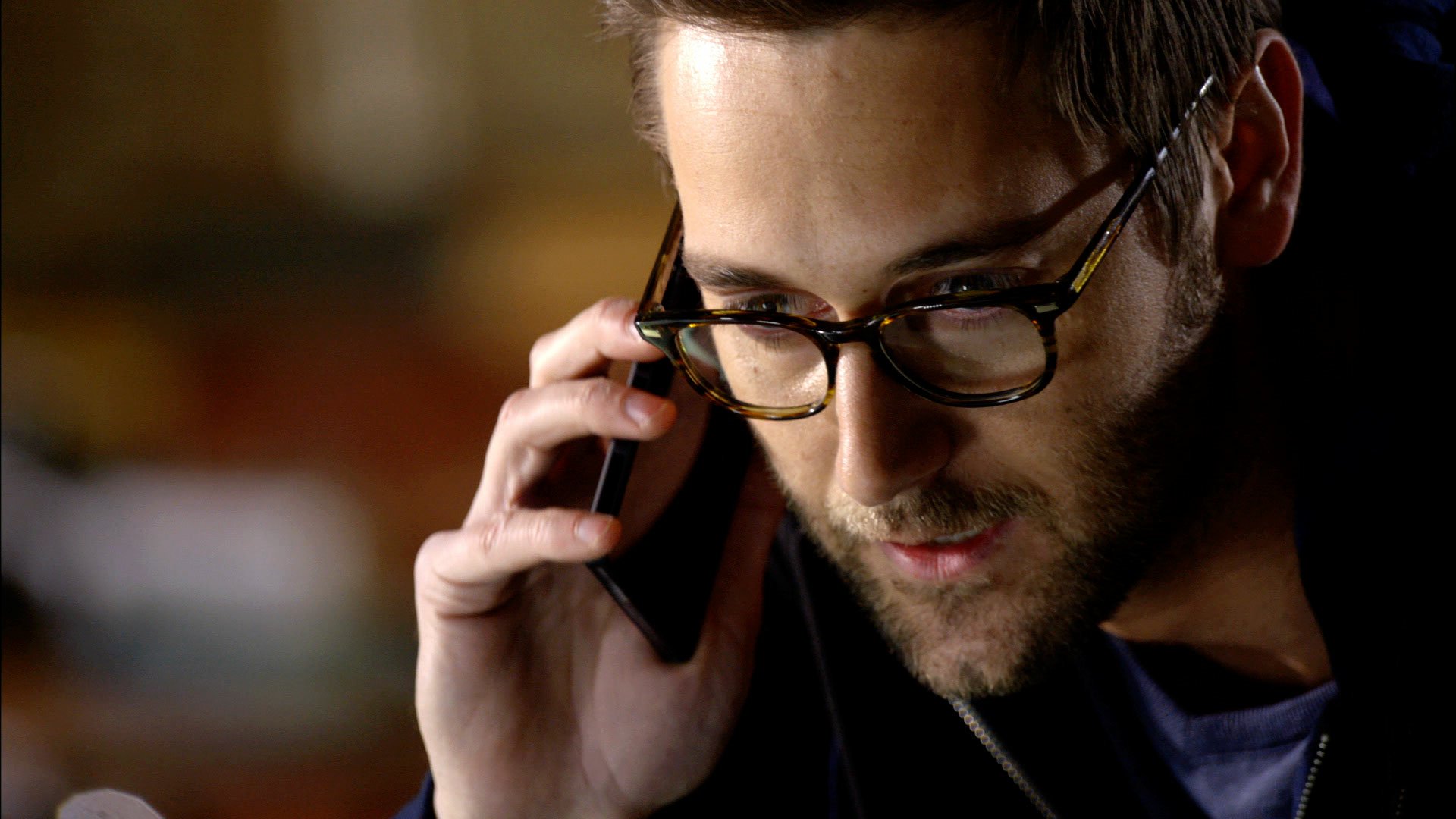 HD desktop wallpaper featuring a scene from The Blacklist with a focused character on a phone call.