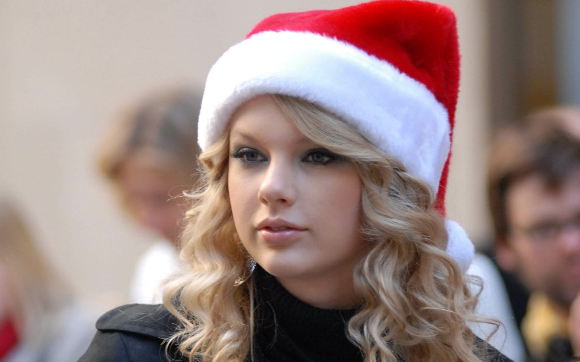 HD PC desktop wallpaper featuring Taylor Swift in a festive Santa hat, combining music and holiday spirit.