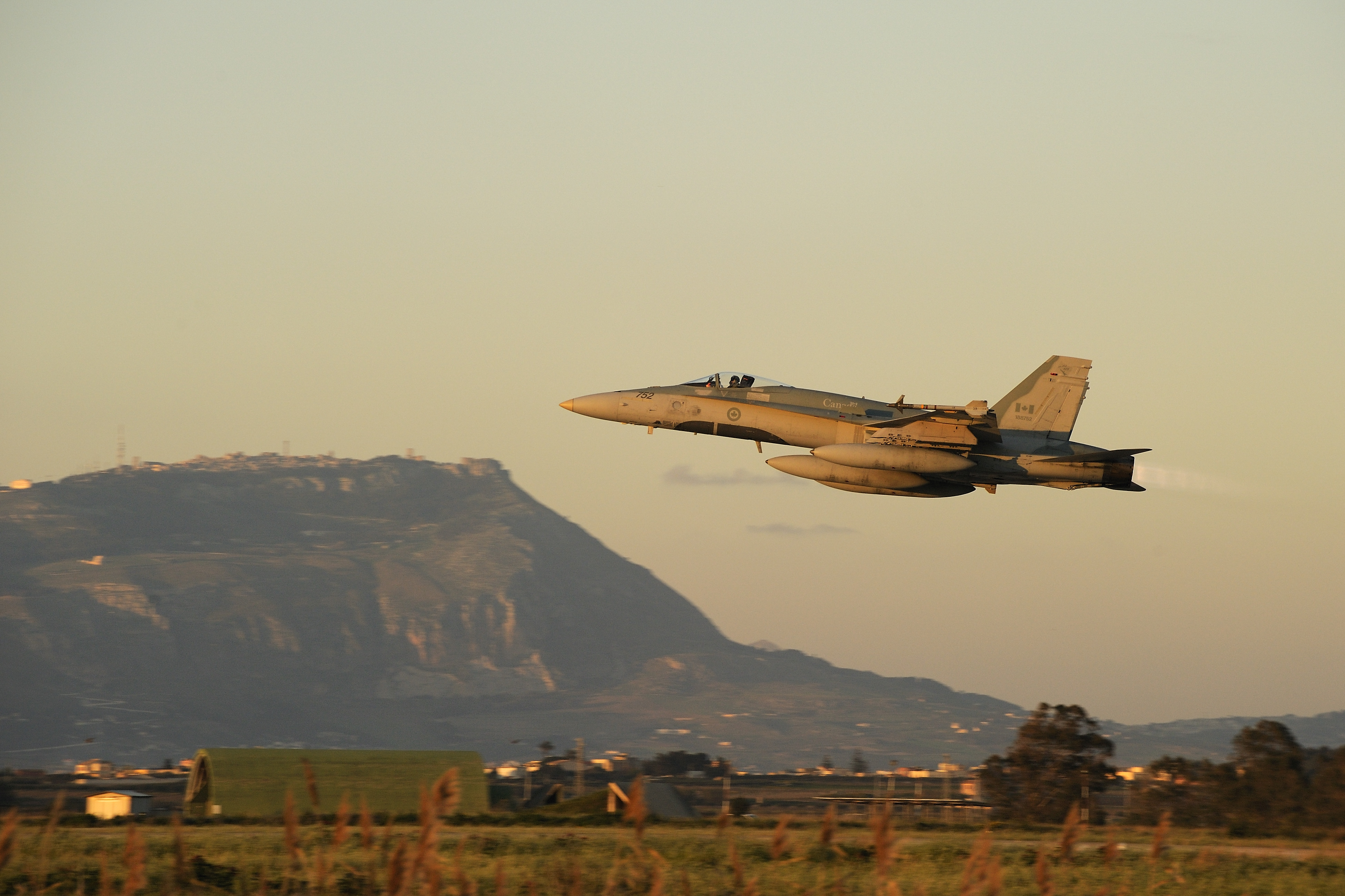 Military McDonnell Douglas CF-18 Hornet HD Wallpaper | Background Image