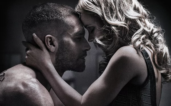 Rachel McAdams and Jake Gyllenhaal share an intimate moment in this HD wallpaper from the movie Southpaw, capturing a powerful connection in a dramatic black-and-white setting.