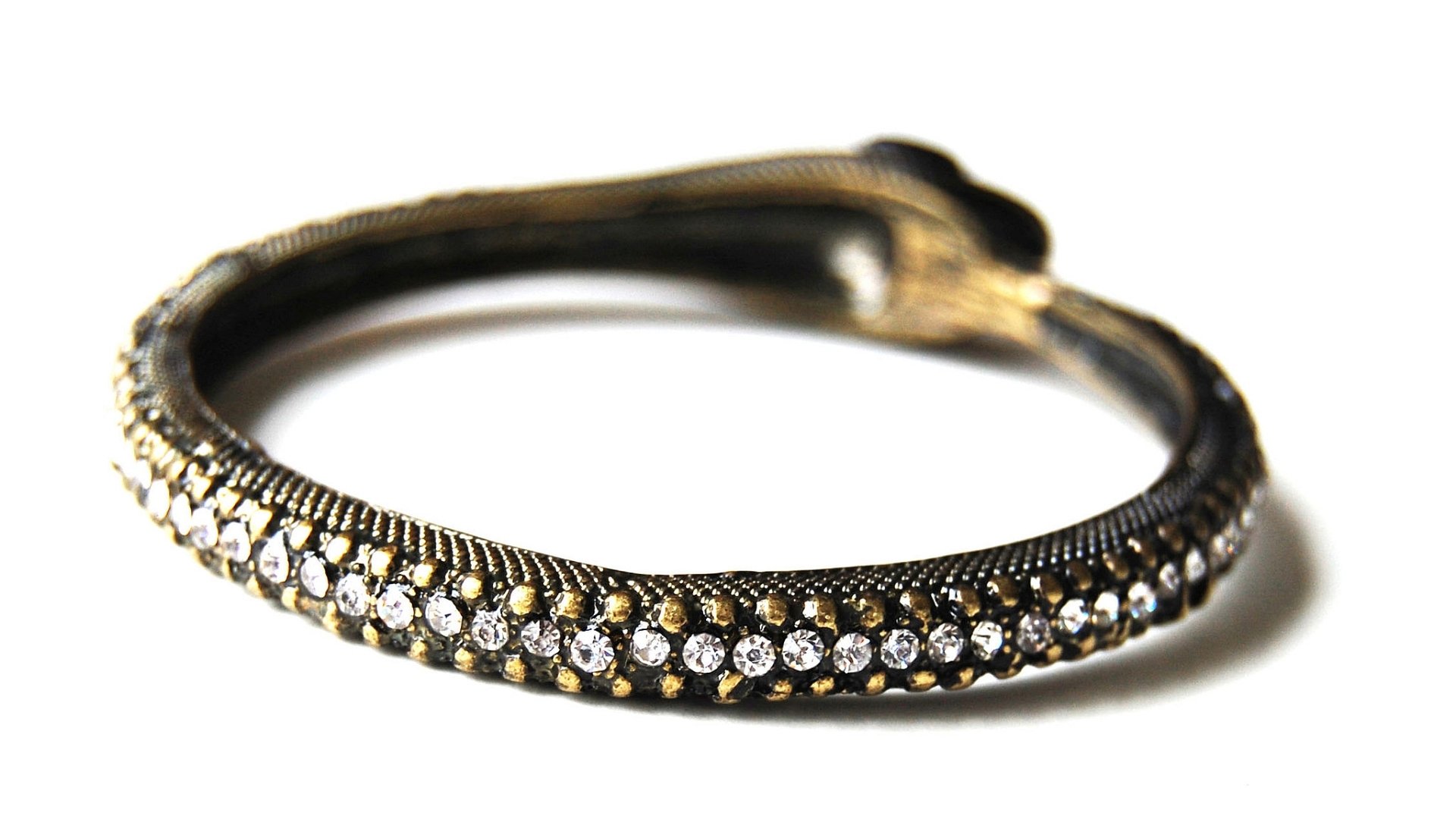 HD fantasy PC desktop wallpaper featuring a detailed ouroboros bracelet adorned with sparkling gems on a white background.