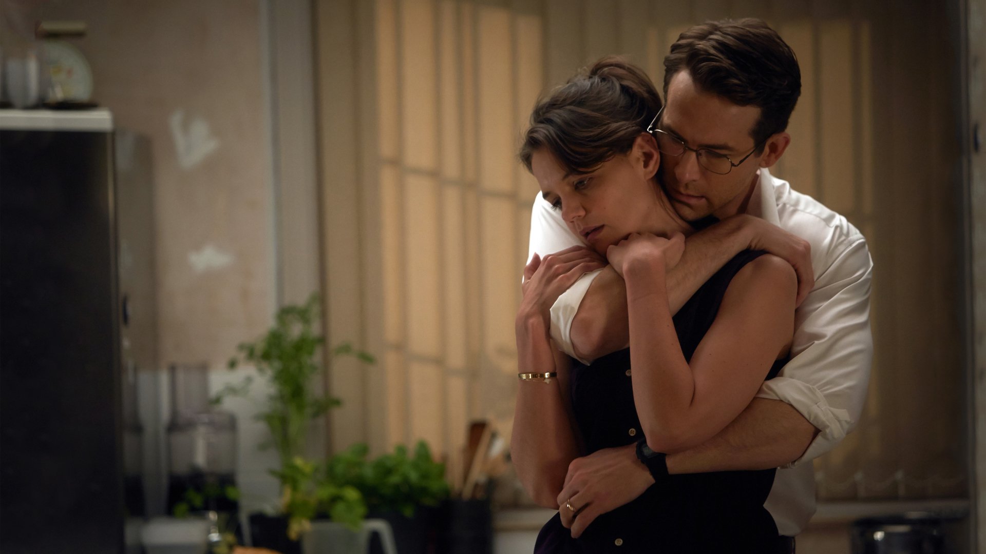 HD PC desktop wallpaper featuring Katie Holmes and Ryan Reynolds in an intimate scene from the movie Woman in Gold.