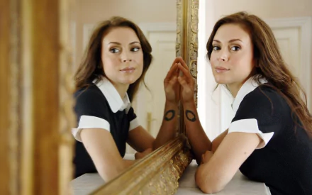 Celebrity Alyssa Milano HD Desktop Wallpaper | Background Image