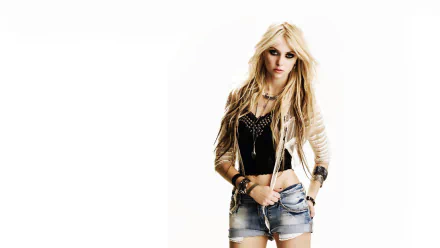 HD PC desktop wallpaper featuring Taylor Momsen in a casual rock style, representing music with her edgy look and blonde hair against a white background.