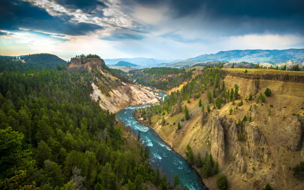  Yellowstone National Park