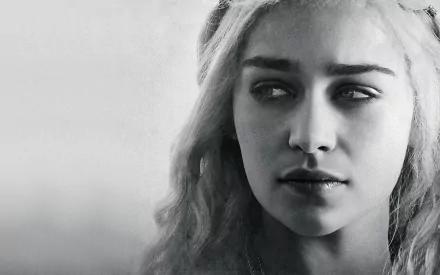 Black and white HD wallpaper of Emilia Clarke as Daenerys Targaryen from the TV show Game of Thrones, showcasing her expressive face.